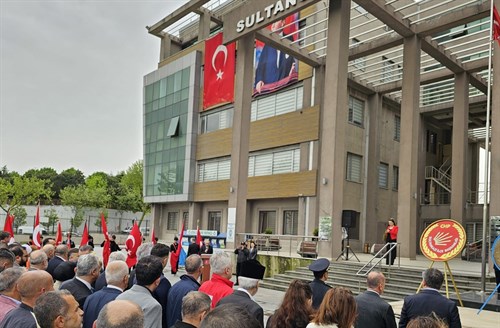 23 Nisan Ulusal Egemenlik ve Çocuk Bayramı, İlçemizde Sultangazi Hükümet Konağı Atatürk Anıtına Çelenk konularak kutlanıldı.
